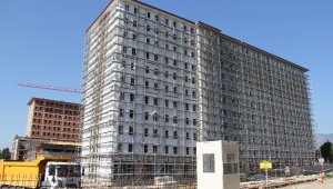 İzmir'de yurt inşaatında çalışan işçi 10. kattan düştü