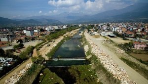 Kiraz Çayı'ndaki hatta 2 bin 700 metrelik taş tahkimatı