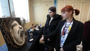 Toplumsal sorunlara seramik üzerinden dikkat çektiler Kursiyerler çamura hayat verdi