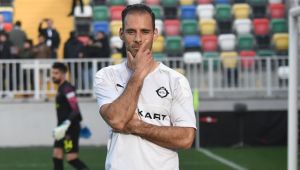 Altay, Bornova'da şans tanımıyor