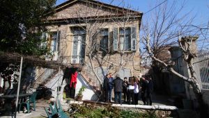 Bayraklı’nın tarihi evleri arşivleniyor