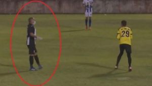 İlginç protesto! Ülkede ligler ertelenmeyince maça maske ile çıktılar!