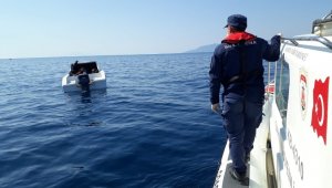 İzmir açıklarında 6'sı çocuk 30 göçmen kurtarıldı