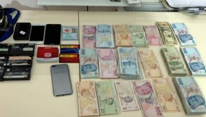 İzmir'de gaybubet evlerine yönelik operasyonda 27 tutuklama