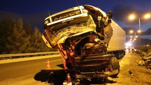 İzmir'de korkunç kaza: 1 ölü, 1 yaralı