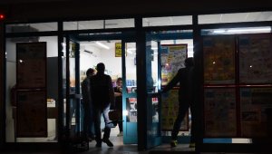 İzmir'de marketler zincirinde silahlı soygun
