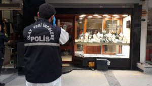 İzmir'de maskeli kuyumcu soygunu