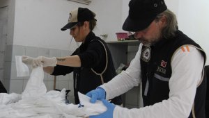 İzmir'de 'merdiven altı' maske üreten adrese operasyon: bin 500 maske ele geçirildi