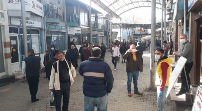 İzmir'de nakliyeciler sitesindeki kalabalık tehlike saçıyor