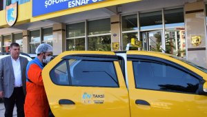 İzmir'de taksiler dezenfekte edildi