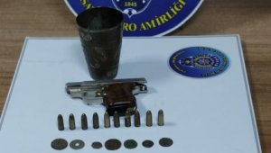 İzmir'de tarihi eser kaçakçıları yakalandı: 26 parça tarihi eser ele geçirildi