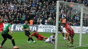 Karşıyaka son anda yıkıldı!