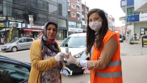 Menderes’te El Dezenfektanı Dağıtıldı