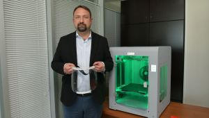 Sağlık çalışanları için 3D yazıcıdan yüz siperliği üretimi