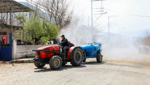 Seferihisar’da koronavirüse karşı imece usulü dezenfekte