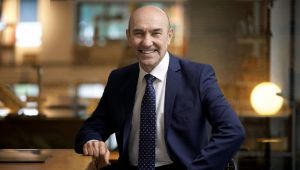 Tunç Soyer'den "65 yaş ve üstü büyüklerimizin yanındayız" mesajı