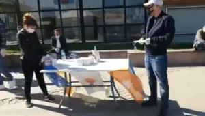 AKP'liler stand açıp maske dağıttı! Nereden buldunuz bu maskeleri?