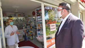  Başkan Gümrükçü’den kargo ve eczane çalışanlarına siperlik