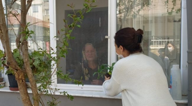 Buca’da balkon tarımı başladı: “Evde kal, evde üret”