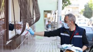 Buca’da ilk iftar unutulmadı: 25 bin sıcak Ramazan pidesi