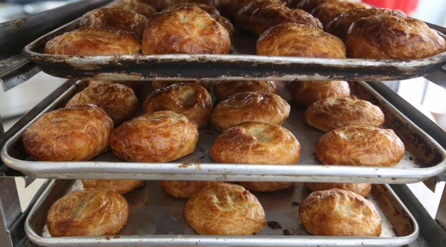 Bucalılara pazar sürprizi: 25 bin boyoz dağıtıldı