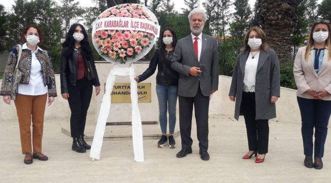 CHP Karabağlar örgütünden 'Sosyal mesafeli' 23 Nisan kutlaması
