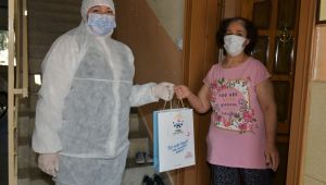 Çiğli Belediyesi'nden corona ile mücadelede hasta ve yaşlılara medikal yıkama seti