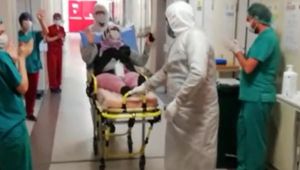 Dokuz Eylül Üniversitesi Araştırma Uygulama Hastanesi’nden alkışlarla taburcu oldular