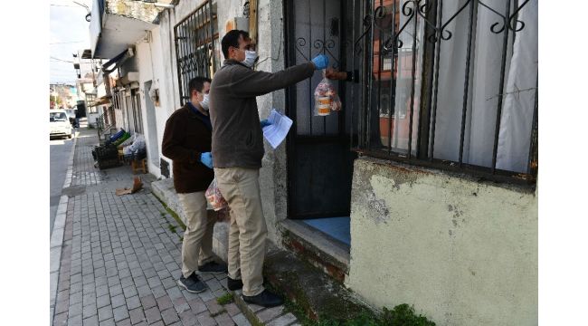 İzmir'de sosyal yardımlar artarak sürüyor