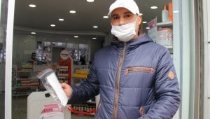 İzmir'de yaklaşık bin 300 eczaneden 650 bin maske dağıtıldı