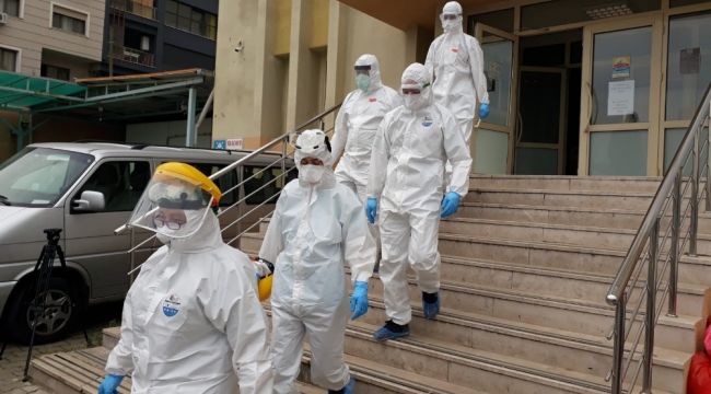 İzmir'in 422 kişilik filyasyon ekibi cephede salgınla savaşıyor