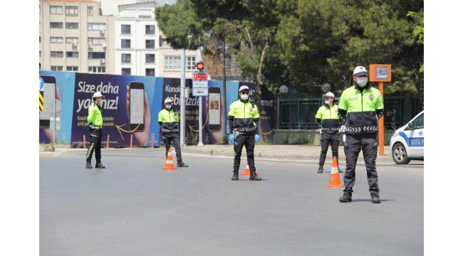 Kısıtlamanın ikinci gününde de İzmir sokaklarında sessizlik hakim