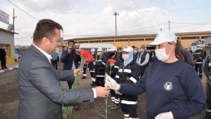 Menemen Belediye Başkanı Aksoy, belediye çalışanlarının 1 Mayıs'ını kutladı