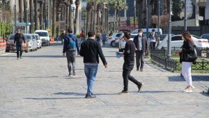 Sokağa çıkma yasağının sona ermesiyle İzmir yeniden hareketlendi