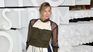 Telefon numarasını paylaşan Sharapova'ya 40 saatte 2.2 milyon mesaj!