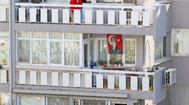 Balkonlar özgürlük simgesi haline geldi
