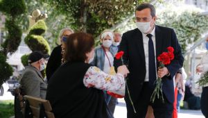 Başkan Batur da 65 yaş üstü vatandaşlarla beraber nefes aldı