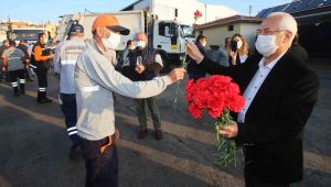 Başkan Selvitopu 1 Mayıs'ı, salgına karış en ön safta mücadele veren işçileriyle birlikte kutladı.