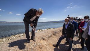 Başkan Soyer Flamingo Doğa Parkı projesini yerinde inceledi