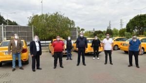 Başkan Utku Gümrükçü'den taksicilere siperlik