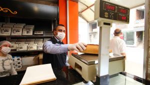 Bayraklı zabıtasından fırın ve market denetimi