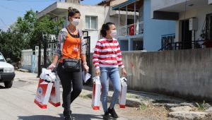 Bayramda Menderesli Çocukların Yüzü Güldü