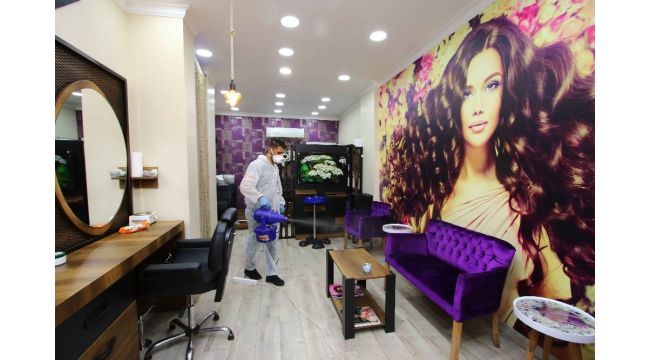 Buca, Bayraklı ve Balçova'da berber ve kuaförlere destek