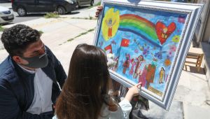 Bucalı minik eller Zübeyde Ana’yı resmetti