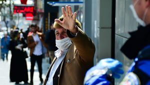 Bugün sokaklar 4 saatliğine 65 yaş üstünün