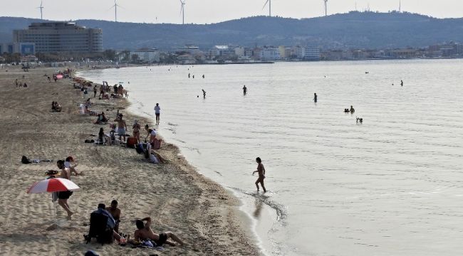 Çeşme'de kısıtlama öncesi deniz keyfi