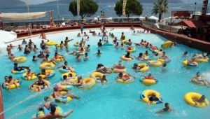 Corona virüsü ile ilgili yeni tartışma: Deniz ve havuzda corona bulaşır mı?