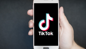 Ebeveynler dikkat! TikTok'a 'çocukların mahremiyetini ihlal etme' suçlaması!