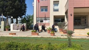İzmir'de şok olay: Evine girdiler, ellerini ve ayaklarını bağladılar...