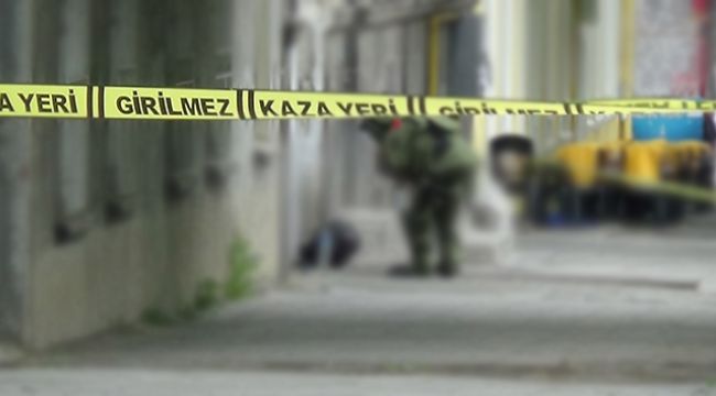 İzmir'de şüpheli çanta hareketliliği! Belediye binası önüne bırakılan çanta paniğe neden oldu!